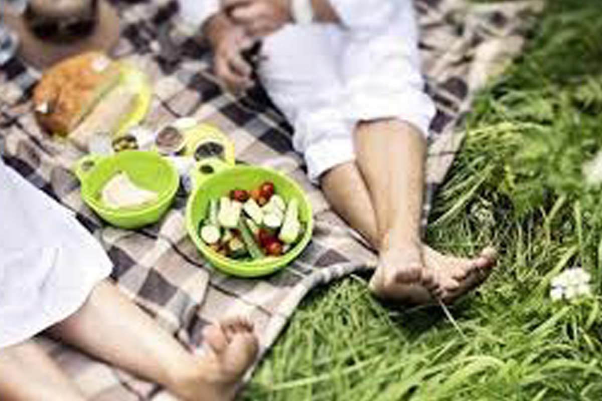 What to pack for a healthy picnic